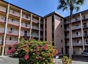3963 Lake Bayshore Dr in Bradenton, FL - Building Photo