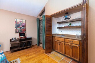 8311 Kingsway St in San Antonio, TX - Foto de edificio - Building Photo