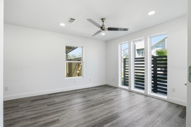 property at 4929 Creekmont Dr