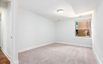 8316 Tobin Rd, Unit 8316 in Annandale, VA - Foto de edificio - Building Photo