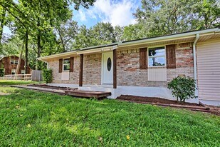 704 Natchez River Cir in Montgomery, TX - Building Photo