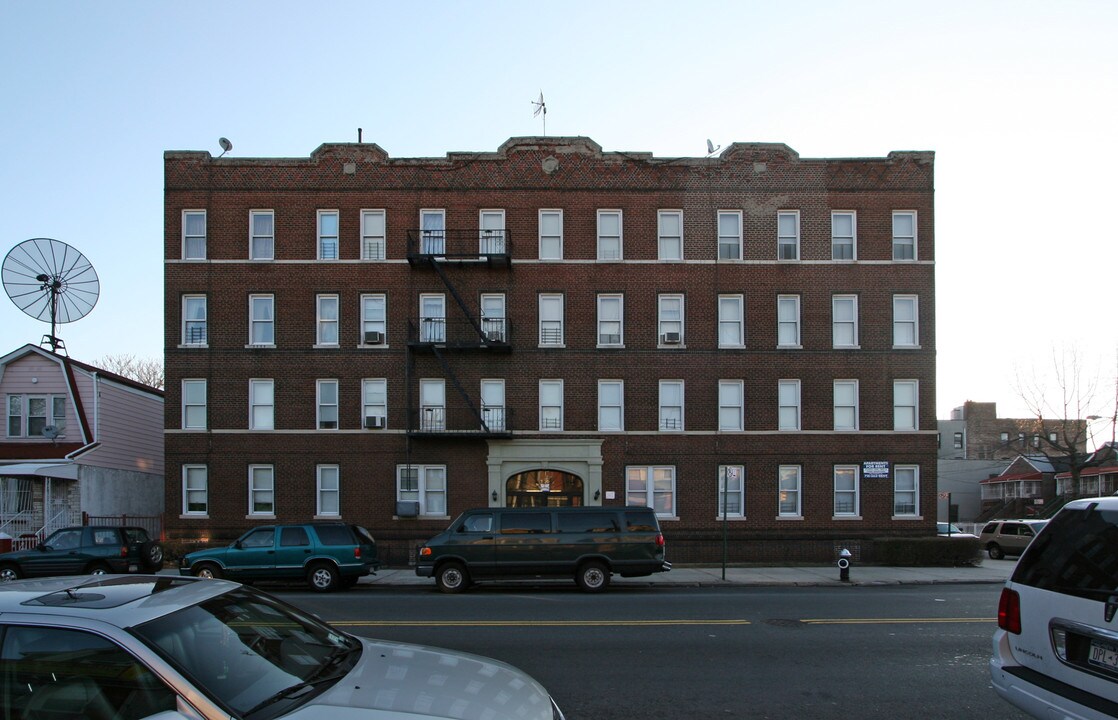 4701 Snyder Ave in Brooklyn, NY - Foto de edificio