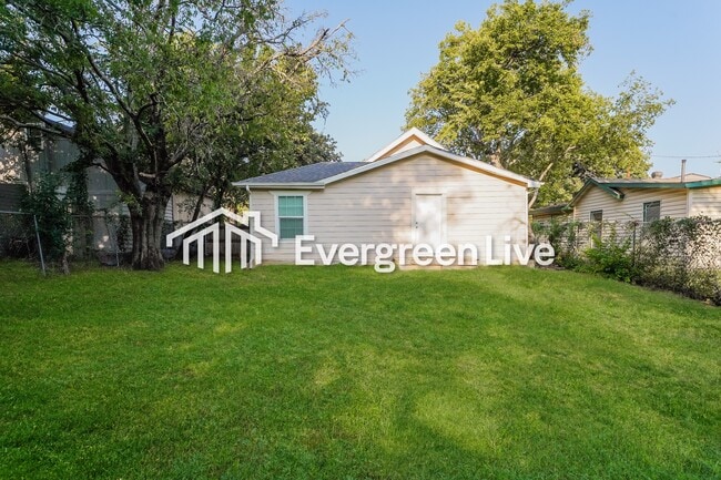 2805 Walker St in Fort Worth, TX - Building Photo - Building Photo