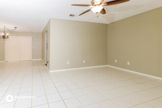 1302 SE Arenson Ln in Port St. Lucie, FL - Building Photo - Building Photo