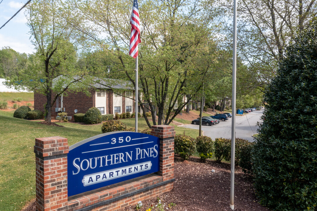 Southern Pines in Spartanburg, SC - Foto de edificio