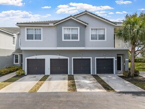 3104 Grandiflora Dr in Greenacres, FL - Building Photo - Building Photo