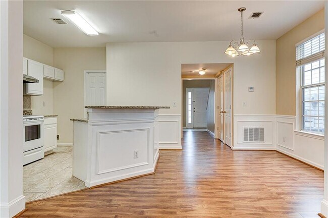 4028 Oak Glenn Dr in Duluth, GA - Building Photo - Building Photo