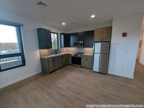 199 Gardner St in Boston, MA - Foto de edificio - Building Photo