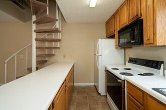 528 Genelda Ave in Auburn, AL - Foto de edificio - Building Photo