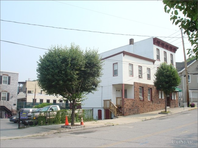 33-35 Main St