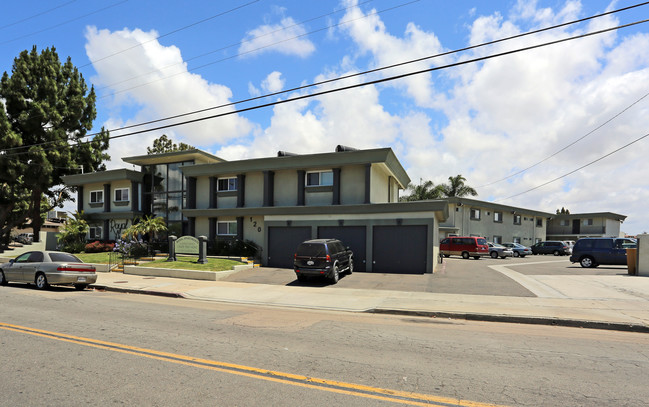 Royal Apartments in Oceanside, CA - Building Photo - Building Photo