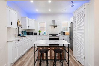 8838 Alcott St-Unit -ID1042768P in Los Angeles, CA - Foto de edificio - Building Photo