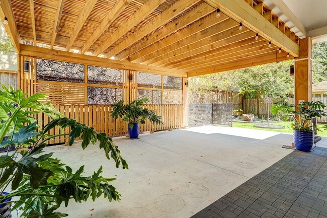 property at 2619 Eastgrove Ln