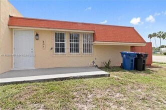 805 NW 13th St in Fort Lauderdale, FL - Foto de edificio - Building Photo