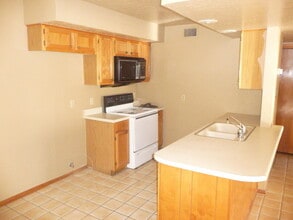 2802 NE 9th St in Lawton, OK - Building Photo - Building Photo