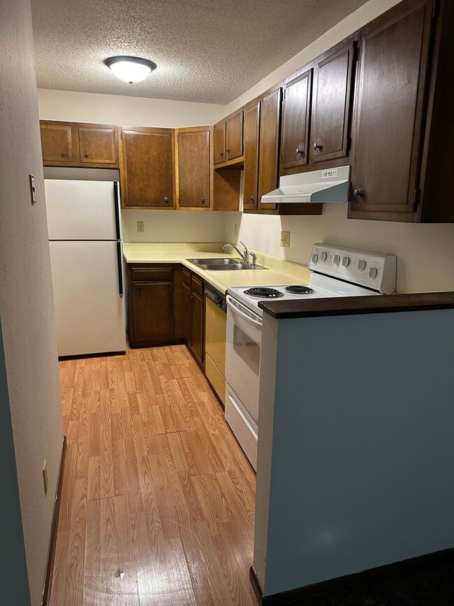 525 6th Ave N in St. Cloud, MN - Building Photo - Building Photo