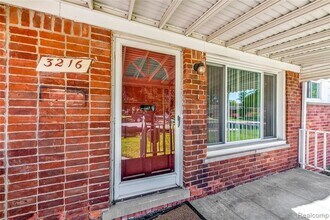 3216 Maplewood Ave in Royal Oak, MI - Building Photo - Building Photo