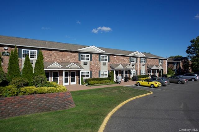 122 Easy St in Islip, NY - Building Photo