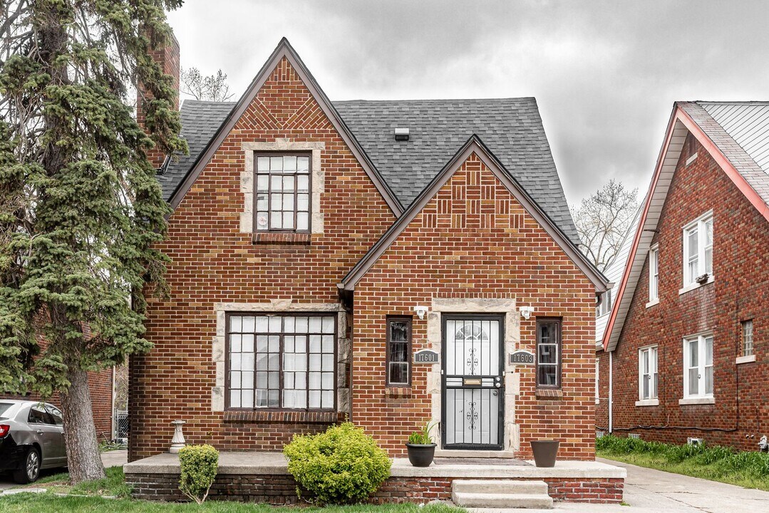 17601 Santa Rosa Dr in Detroit, MI - Building Photo
