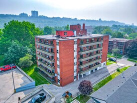 Prospect Towers in Hamilton, ON - Building Photo