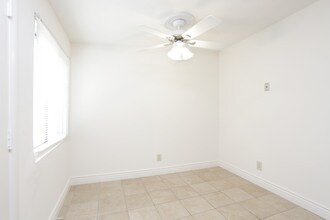 Garden Court Apartments in Champaign, IL - Foto de edificio - Interior Photo
