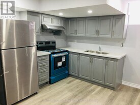 31 Daden Oaks Dr in Brampton, ON - Building Photo