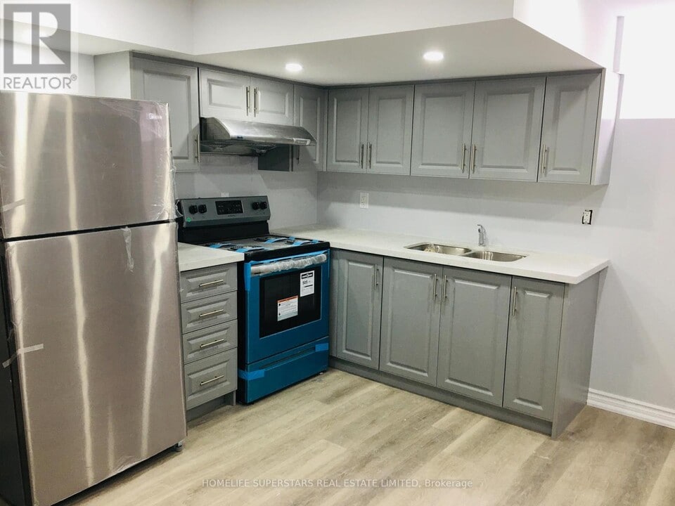 31 Daden Oaks Dr in Brampton, ON - Building Photo