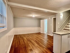 5615 Southampton Rd in Charlotte, NC - Foto de edificio - Building Photo