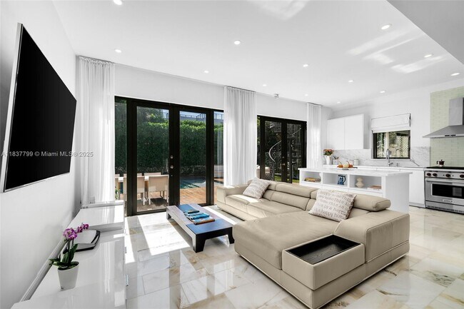 110 3rd San Marino Terrace in Miami Beach, FL - Building Photo - Building Photo