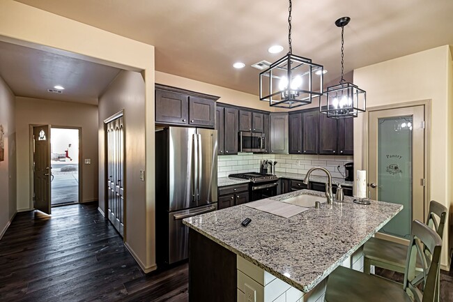 Fully Furnished in Alamogordo, NM - Building Photo - Building Photo