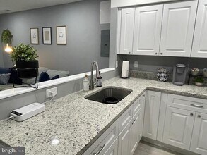 1037 W Baltimore St-Unit -G in Baltimore, MD - Building Photo - Building Photo