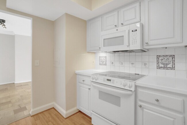 3800 Fairfax Dr, Unit #509 in Arlington, VA - Foto de edificio - Building Photo