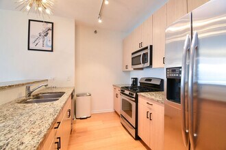 123 S Green St, Unit 602B in Chicago, IL - Building Photo - Building Photo