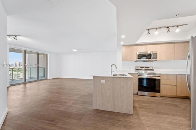 1500 Bay Rd in Miami Beach, FL - Foto de edificio - Building Photo