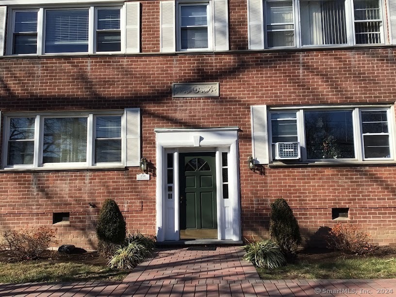 258 Glenbrook Rd, Unit D in Stamford, CT - Building Photo