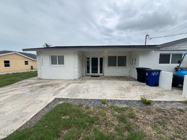 property at 4806 Esplanade St