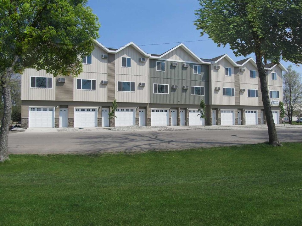 R & T Parkhomes in Fargo, ND - Building Photo
