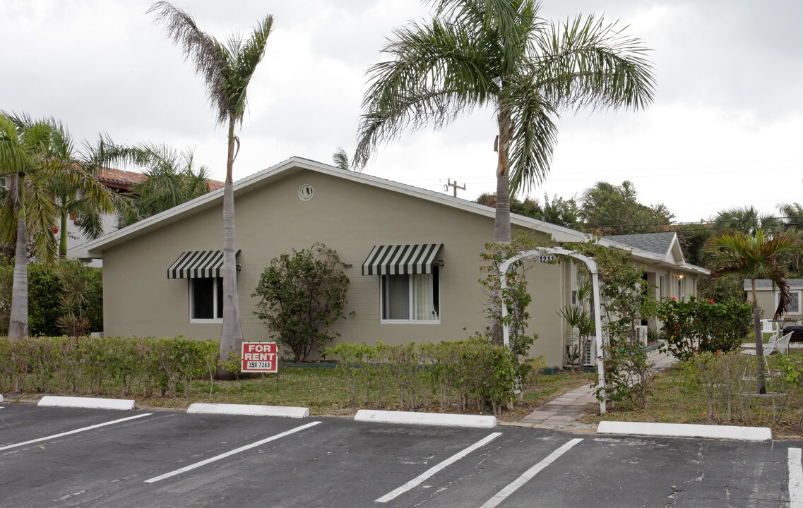 1211 NE 8th Ave in Delray Beach, FL - Building Photo