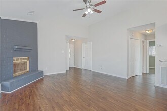 16938 Enchanted Cir E in Sugar Land, TX - Building Photo - Building Photo