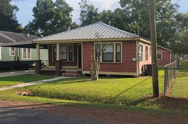 708 Vincent St in Breaux Bridge, LA - Building Photo - Building Photo