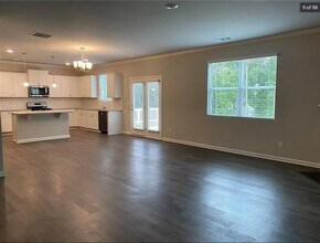 6832 Lake Overlook Ln in Flowery Branch, GA - Building Photo - Building Photo