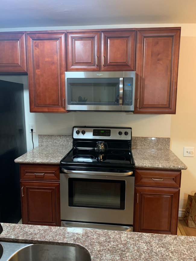 5460 White Oak, Unit D108 in Encino, CA - Foto de edificio - Building Photo