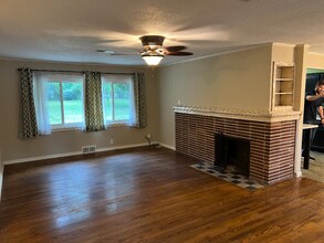 2121 W Wedington Dr in Fayetteville, AR - Building Photo - Building Photo