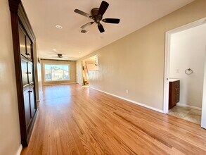 1720 Midvale Dr in San Diego, CA - Building Photo - Building Photo