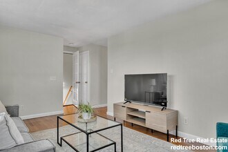 74 Dunboy St, Unit 2 in Boston, MA - Foto de edificio - Building Photo