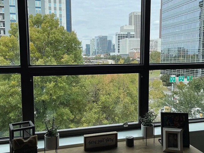 115 W Peachtree Pl NW in Atlanta, GA - Foto de edificio - Building Photo