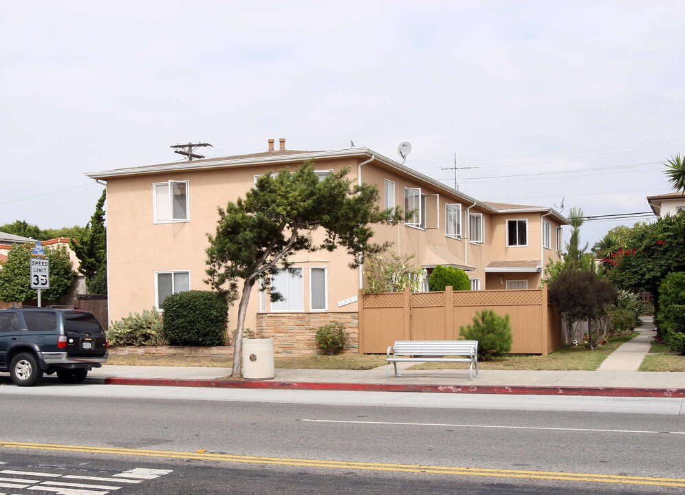 2221 Ocean Park in Santa Monica, CA - Building Photo