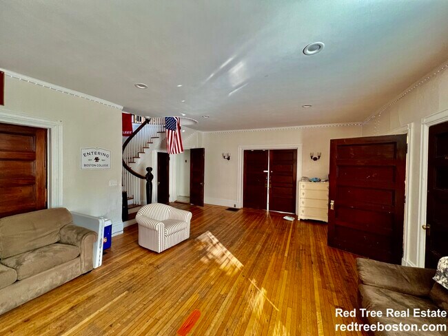 27 Orkney Rd, Unit 2 in Boston, MA - Foto de edificio - Building Photo