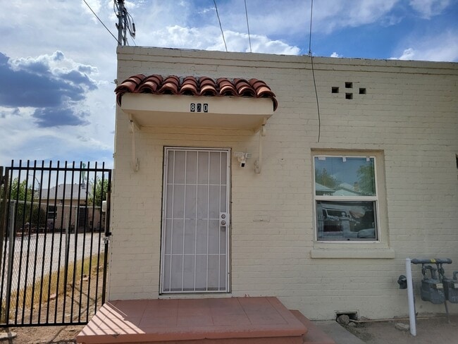 property at 820 S Arizona Ave