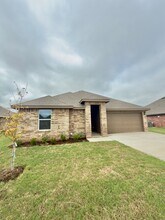 2413 Kathleens Crossing in Yukon, OK - Building Photo - Building Photo